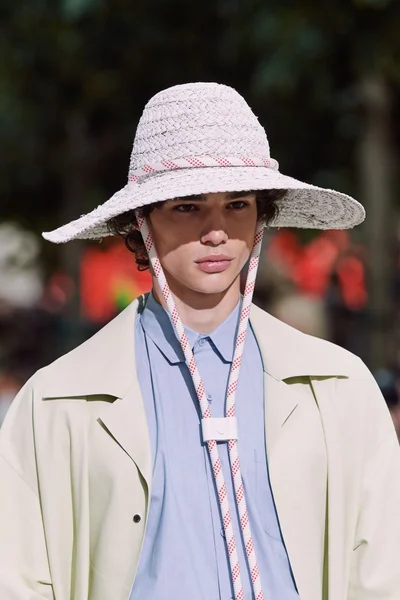 Look 12